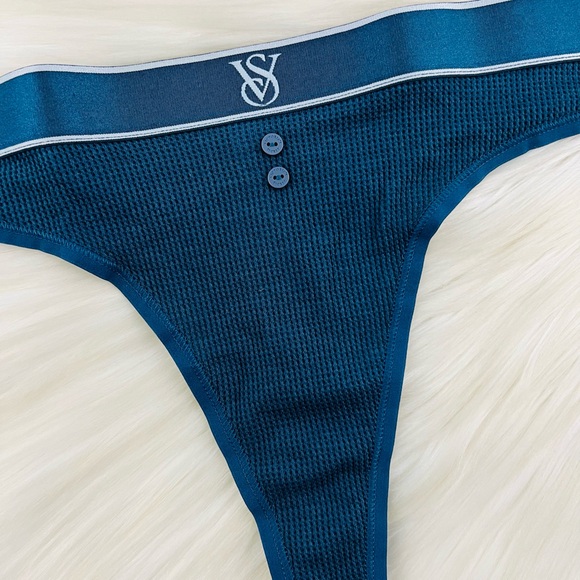 Large Victoria’s Secret Bralette & Thong Set - Picture 7 of 9